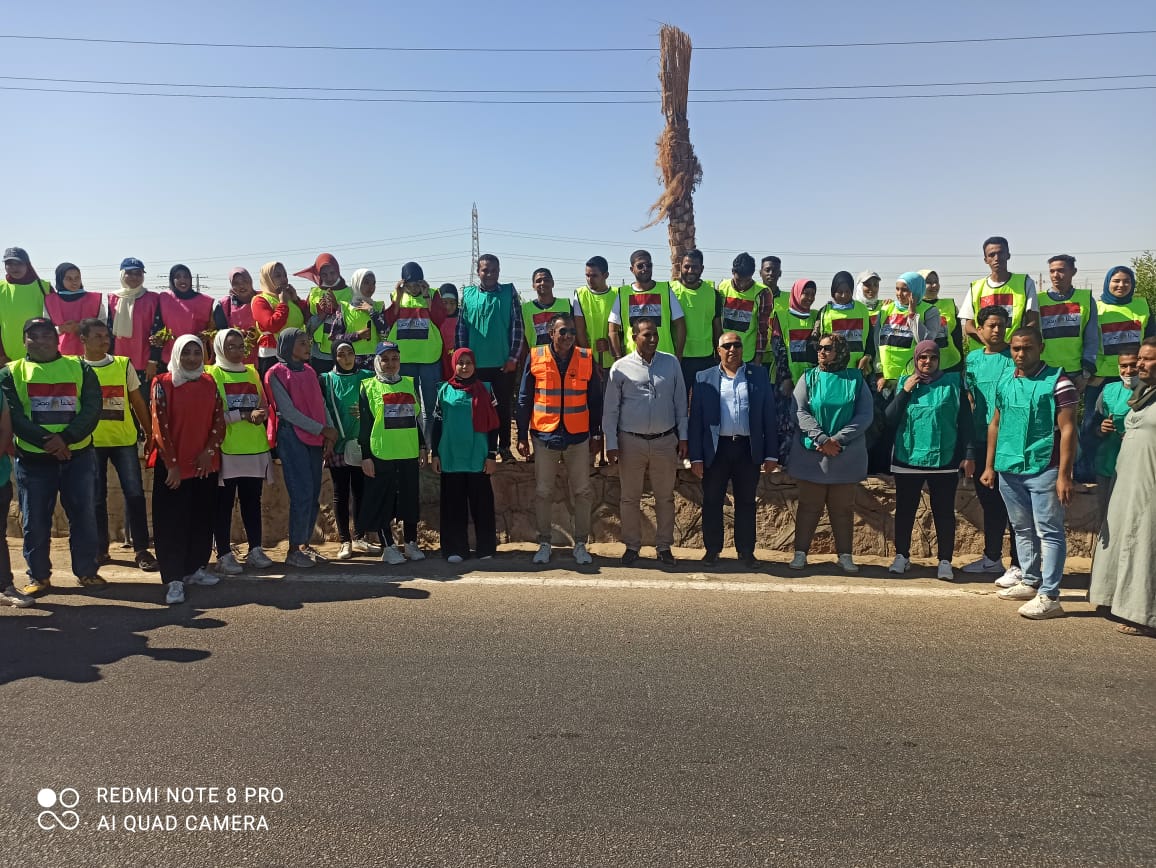 طلاب كلية الزراعة يشاركون في اليوم البيئي