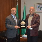 رئيس الأكاديمية العربية للعلوم والتكنولوجيا والنقل البحري يكرم الدكتور أيمن عثمان رئيس جامعة أسوان