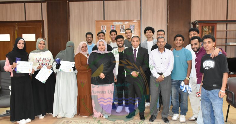 تكريم الطلاب المتفوقين في الأنشطة الطلابية